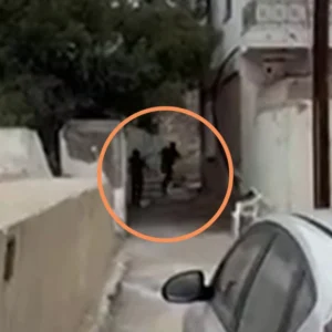 Εντοπίστηκε και συνελήφθη και ο δεύτερος σκοπευτής που εμφανίζεται με τον γαμπρό του Καργάκη στο βίντεο να πυροβολούν  με το καλάσνικοφ  – Δείτε το ανατριχιαστικό βίντεο