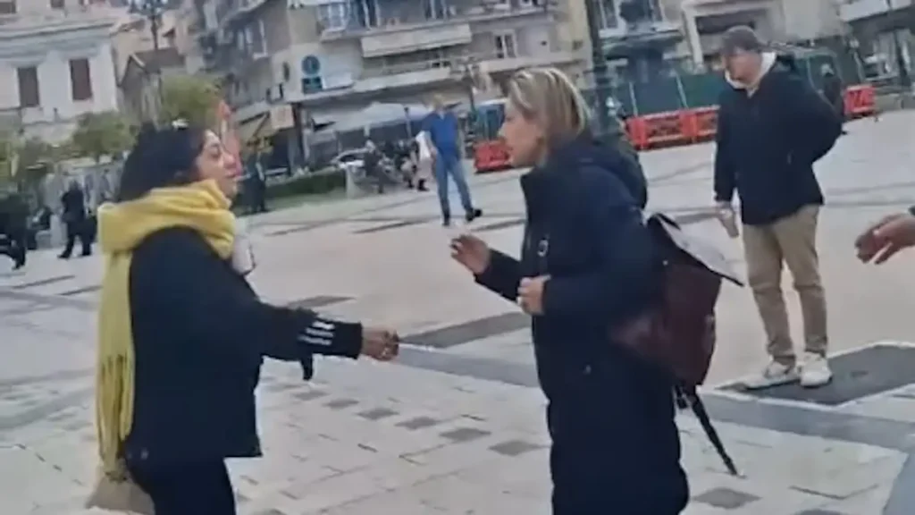 Η Χριστίνα Αλεξοπούλου δέχτηκε φραστική επίθεση στην Πάτρα: «Να φύγετε δολοφόνοι» – H απάντηση της (βίντεο)