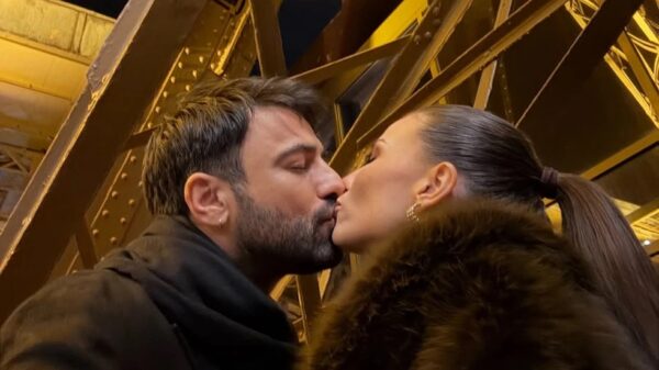 Αντρέας Γεωργίου – Σιμώνη Χριστοδούλου: Το καυτό φιλί  με φόντο τον Πύργο του Άιφελ – Φωτογραφίες