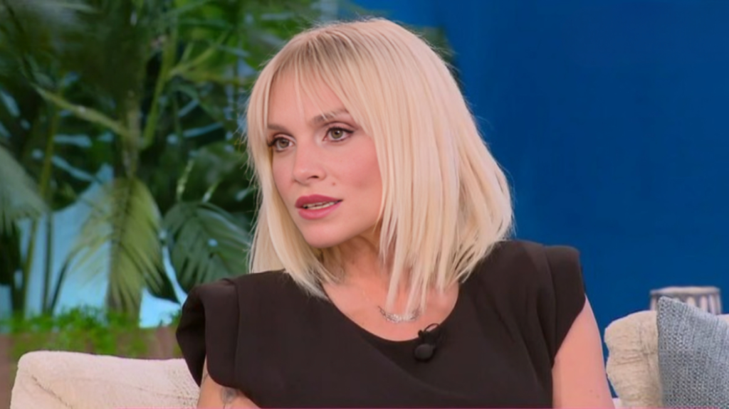 Ελεωνόρα Ζουγανέλη: «Τις γυναίκες που δεν έχουν παιδιά, τις βλέπουν και λίγο σαν κακομοίρες» (βίντεο)