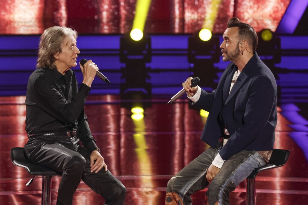 «The Voice of Greece» :Έρχονται νέες δυναμικές αναμετρήσεις στον μουσικό διαγωνισμό που έχει κατακτήσει την κορυφή της τηλεθέασης και η σύμπραξη Π. Μουζουράκη – Κ. Τουρνά – Απόψε στις 21:00 στον ΣΚΑΪ