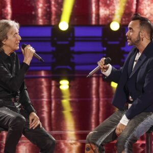 «The Voice of Greece» :Έρχονται νέες δυναμικές αναμετρήσεις στον μουσικό διαγωνισμό που έχει κατακτήσει την κορυφή της τηλεθέασης και η σύμπραξη Π. Μουζουράκη – Κ. Τουρνά – Απόψε στις 21:00 στον ΣΚΑΪ