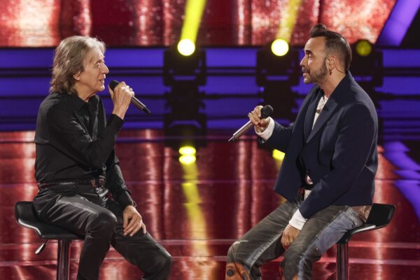 «The Voice of Greece» :Έρχονται νέες δυναμικές αναμετρήσεις στον μουσικό διαγωνισμό που έχει κατακτήσει την κορυφή της τηλεθέασης και η σύμπραξη Π. Μουζουράκη – Κ. Τουρνά – Απόψε στις 21:00 στον ΣΚΑΪ