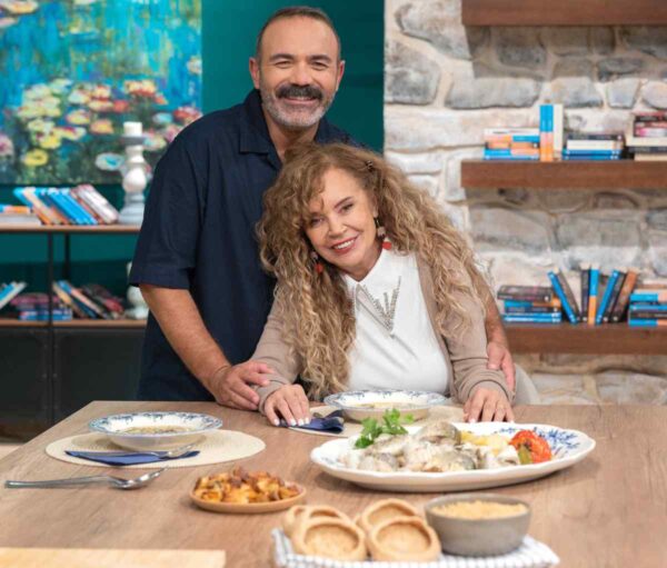 ΕΡΤ1: «ΠΟΠ Μαγειρική» με τον Ανδρέα Λαγό – Καλεσμένοι οι Ελένη Δήμου, Χάρης Τζωρτζάκης, Μαριάννα Πολυχρονίδη, Κωνσταντίνος Γαβαλάς, Τζούλι Μασίνο -10 – 14.11.2025