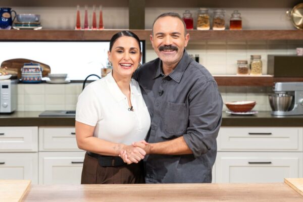 ΕΡΤ1: «ΠΟΠ Μαγειρική» με τον Ανδρέα Λαγό – Καλεσμένοι οι Χριστίνα Σάλτη, Προκόπης Αγαθοκλέους, Ελισάβετ Κοντοκώστα, Άγγελος Παπαδημητρίου, Άννα Ντουντουνάκη – 03 – 07.11.2025