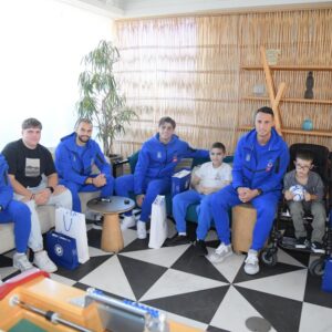 Τζόλης, Τετέι, Ρότα και Χατζηδιάκος έκαναν έκπληξη σε τρία παιδιά από το Make-A-Wish Ελλάδος (vid.) – Ο ΟΠΑΠ, Χρυσός Χορηγός της Εθνικής, προσέφερε μία αξέχαστη εμπειρία στα παιδιά