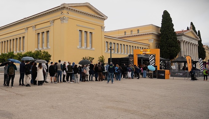 Το πρωτόγνωρο για τα ελληνικά δεδομένα roadshow με το showcar της McLaren F1 Team – Πέντε πόλεις έγιναν σημεία αναφοράς για χιλιάδες fans της Formula 1 και όχι μόνο