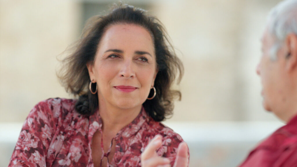 ΕΡΤnews: «365 Στιγμές» με τη Σοφία Παπαϊωάννου – «Το μυστικό των Χριστουγέννων της κυράς Ανθής στη Μάνη και οι Μανιάτες της Κορσικής» – Πέμπτη 25.12.2025