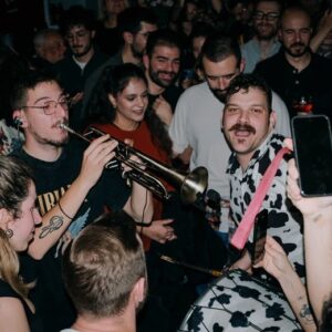 Ο δήμαρχος της Φλώρινας διέκοψε συναυλία των Banda Entopica γιατί τραγούδησαν στα σλάβικα -«Δεχθήκαμε επιθέσεις» λέει η μπάντα