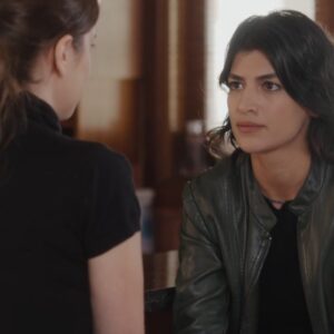 «Η γη της ελιάς»: Η Αλεξάνδρα παρατηρεί ένα περίεργο σημάδι στο σώμα της Χριστιάνας και μια χιονοστιβάδα συνταρακτικών αποκαλύψεων ξεκινά