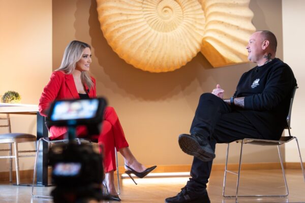 «EQ»:  Καλεσμένος ο Δημήτρης Σκαρμούτσος απόψε τα μεσάνυχτα στο ACTION 24