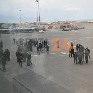 Aγροτοκτηνοτρόφοι εισέβαλαν στην πίστα του αεροδρομίου Ηρακλείου – Κλειστό μέχρι νεοτέρας – Διακοπή πτήσεων και στα Χανιά   (βίντεο)