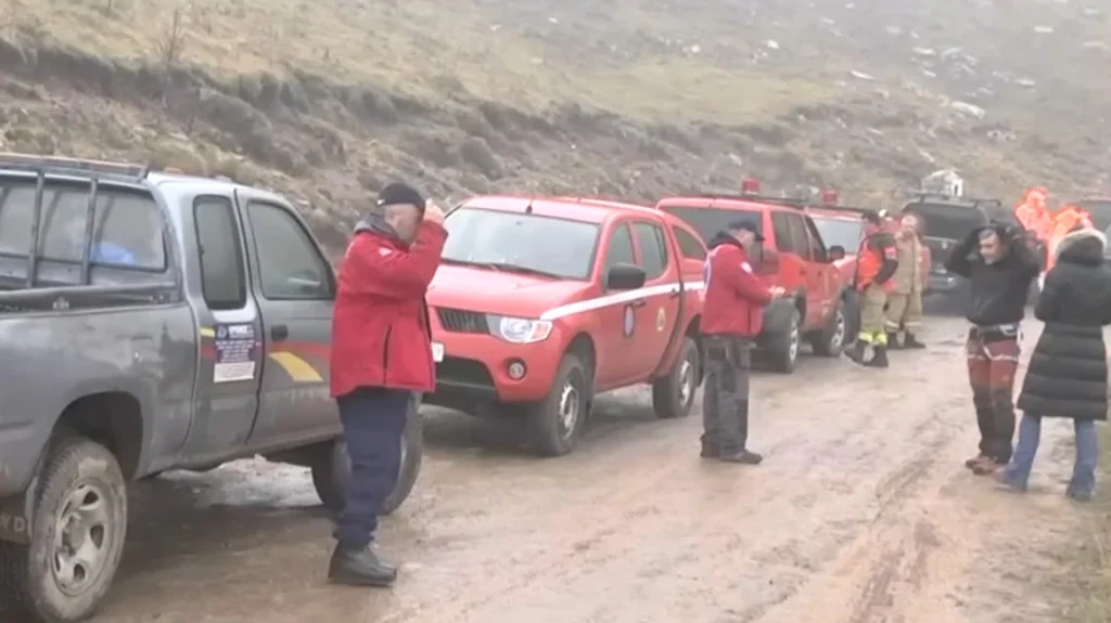 Χωρίς τις αισθήσεις τους κάτω από χιονοστιβάδα εντοπίστηκαν οι ορειβάτες, τρείς άνδρες και μια γυναίκα  που αγνοούνταν στα Βαρδούσια Όρη
