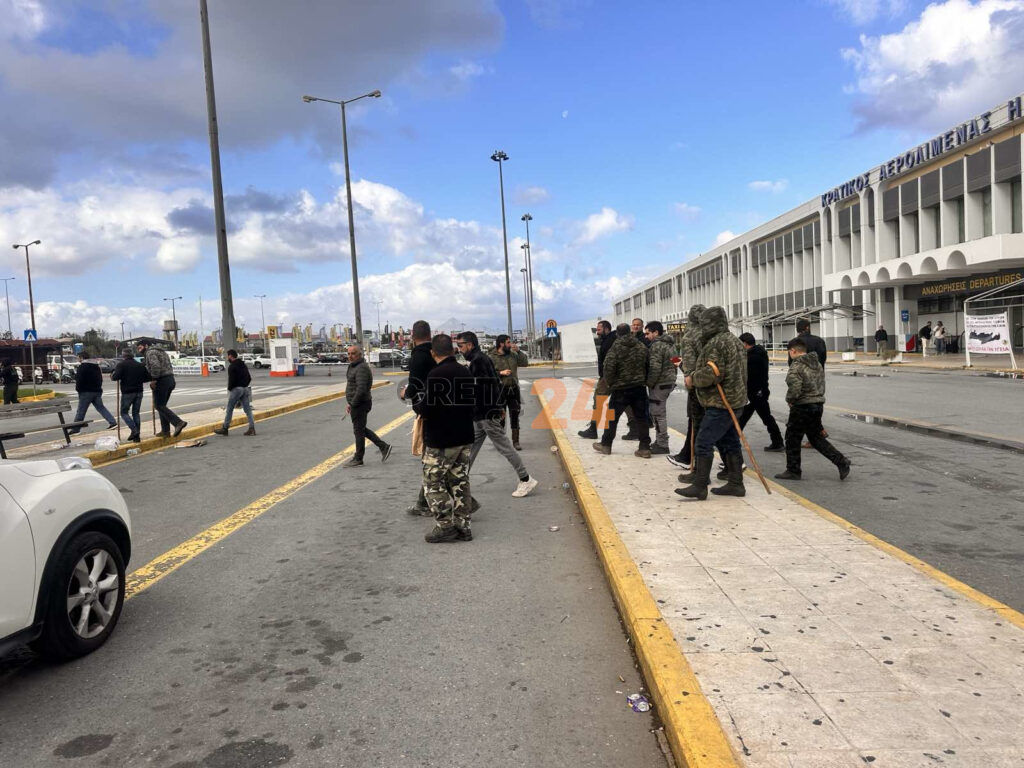 Κρήτη: Άνοιξε το αεροδρόμιο Ηρακλείου –  Ομαλοποιούνται οι πτήσεις – Στην Αποκεντρωμένη Διοίκηση το μπλόκο των αγροτών