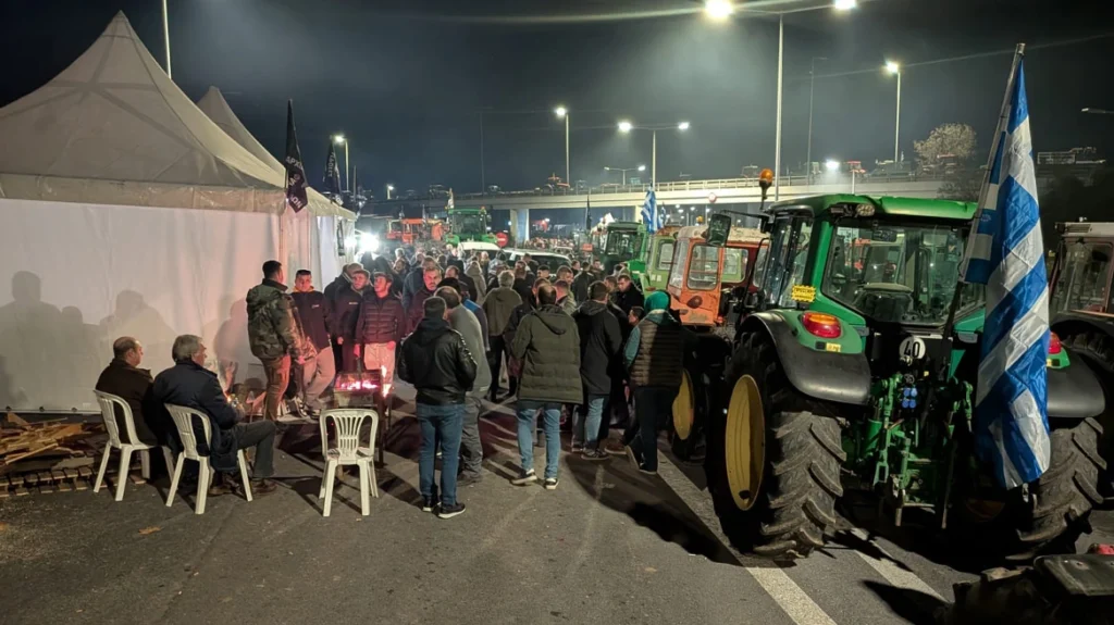 Αγροτικά μπλόκα σε Νίκαια, Μάλγαρα και  Ε65 – «Θα γεμίσει με μπλόκα όλη η Ελλάδα – Έρχονται και άλλα τρακτέρ αύριο – Μαρούδας: «Είμαστε 3-0 μέχρι τώρα, πάμε καλά» (βίντεο)