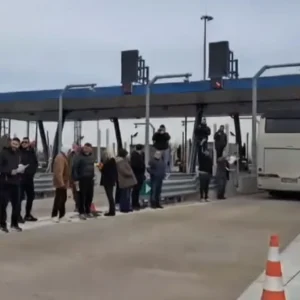 Κλιμακώνονται οι αγροτικές κινητοποιήσεις – Ανοίγουν τα διόδια  το Σαββατοκύριακο για να περάσουν οι εκδρομείς των Χριστουγέννων