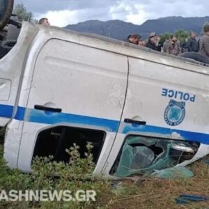 Επεισόδια με αγρότες και αστυνομία με πετροπόλεμο και χημικά σε Ηράκλειο, Χανιά και Καρδίτσα: Αναποδογύρισαν περιπολικό (βίντεο)