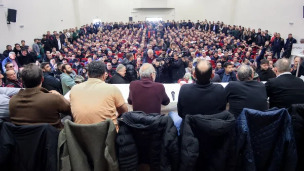 Λάρισα: Οι αγρότες είπαν «όχι» στη συνάντηση με τον πρωθυπουργό – Θα στείλουν λίστα με αιτήματα – Κλιμακώνουν τις κινητοποιήσεις τους (βίντεο)