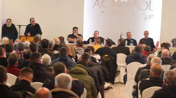 Αγρότες: Κλιμακώνουν τις κινητοποιήσεις, κλείνουν  και τις παρακαμπτήριες οδούς – «Όχι σε διάλογο με την κυβέρνηση» (βίντεο)