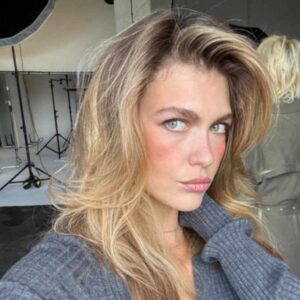 Κλέλια Ανδριολάτου: Οι πόζες με περούκα σε αγορίστικο στυλ – Φωτογραφίες