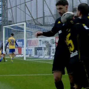 Αστέρας Τρίπολης – Άρης 0-1: «Απόδραση» με αυτογκόλ για τους «κίτρινους» στη Super League