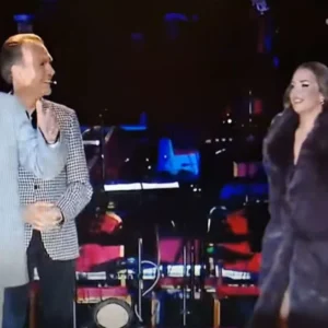 Χαμός με τα …γαλλικά του Αχιλλέα Μπέου στη φωταγώγηση του χριστουγεννιάτικου δέντρου στον Βόλο – “Το πήρε ο π@@ς και το έκανε σακάκι” (Βίντεο)