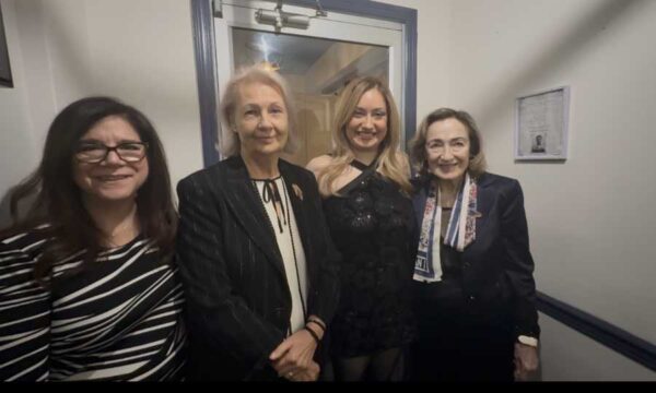 Εlaina: Το δημόσιο ευχαριστώ του «Συλλόγου Αγίου Ανδρέα» για την προσφορά της ερμηνεύτριας στην ανέγερση του Ναού στη Νέα Υόρκη (βίντεο)