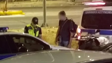 Θεσσαλονίκη: Αστυνομικοί έπαιρναν «φακελάκια» για να μην κόβουν κλήσεις – Τρείς συλλήψεις