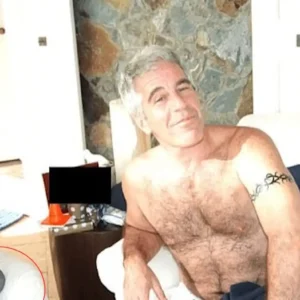 Στη δημοσιότητα χιλιάδες αρχεία του Έπσταϊν – Φωτογραφίες με Κλίντον,πρίγκιπα Άντριου, Μάικλ Τζάκσον, Μικ Τζάγκερ και άλλους αστέρες