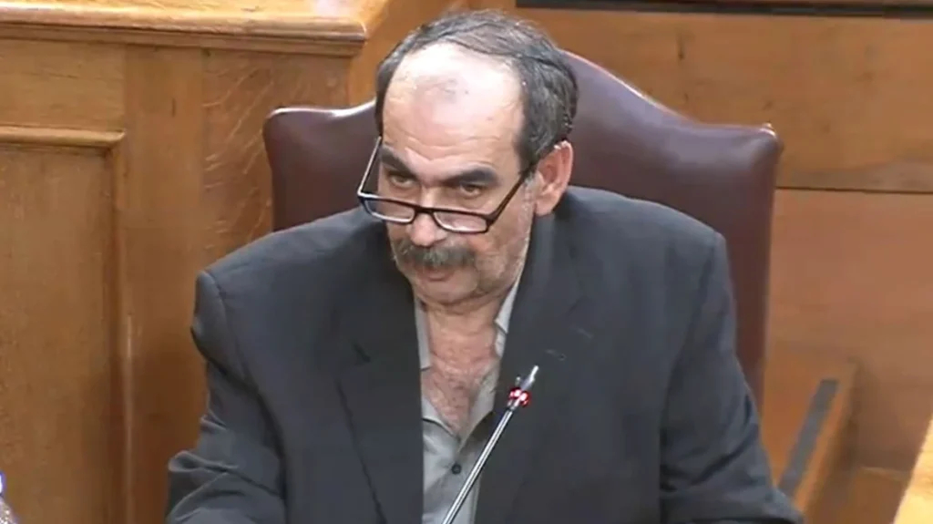 Ξεφτιλίζομαι σαν τον κάθε εγκληματία, θα καταθέσω στον φυσικό δικαστή, είπε ο «Φραπές» στην εξεταστική για τον ΟΠΕΚΕΠΕ και επικαλέστηκε το δικαίωμα της σιωπής – Live