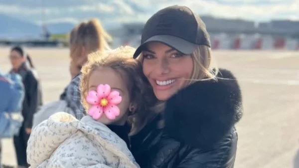 Στην Κρήτη για την Πρωτοχρονιά με την κόρη της η Ιωάννα Μαλέσκου: Στις ρίζες μου, γράφει