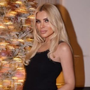 Kατερίνα Κανούργιου: Νέες φωτογραφίες από το στολισμένο σαλόνι του σπιτιού της