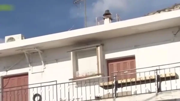 Τραγωδία στο Κερατσίνι: Νεκρό ζευγάρι ηλικιωμένων στο μπαλκόνι – Δεν άντεξαν τον θάνατο του γιού τους, τους βρήκε ο εγγονός