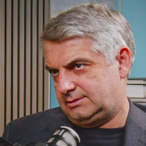 «Ομάδα Αλήθειας» για αιχμές Κωνσταντινόπουλου κατά Ανδρουλάκη: «Αυτή τη φορά του το φέρνουν γλυκά» (βίντεο)