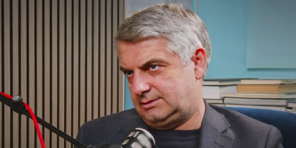 «Ομάδα Αλήθειας» για αιχμές Κωνσταντινόπουλου κατά Ανδρουλάκη: «Αυτή τη φορά του το φέρνουν γλυκά» (βίντεο)