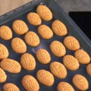 Η Αργυρώ Μπαρμπαρίγου μας ετοιμάζει μελομακάρονα