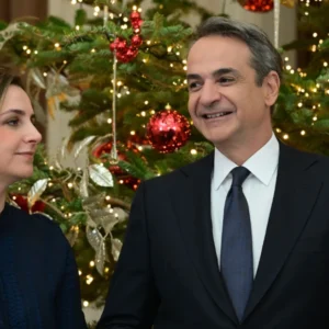 Τα πρωτοχρονιάτικα κάλαντα στον  Μητσοτάκη από την Ένωση Λιοσιωτών Ιλίου – Βίντεο