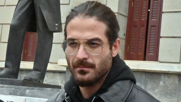 Αθωώθηκε  ο Άρης Μουγκοπέτρος από την κατηγορία της ενδοοικογενειακής απειλής σε βάρος  εν διαστάσει συζύγου του