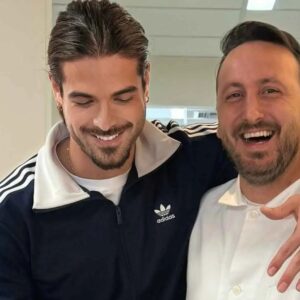 Άρης Μουγκοπέτρος: Δείχνει για πρώτη φορά τα δύο πρόσθετα δάχτυλα μετά τον ακρωτηριασμό του (Φωτογραφίες)