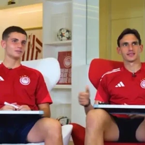 Ολυμπιακός:  Επικό βίντεο με Μουζακίτη vs Μπότη σε ένα ξεκαρδιστικό «εσύ ή εγώ»