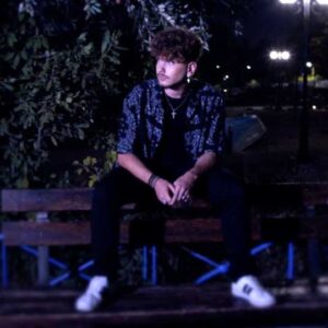 Ο Chris Gi συστήνεται με το πρώτο του single «Το γελαστό παιδί»