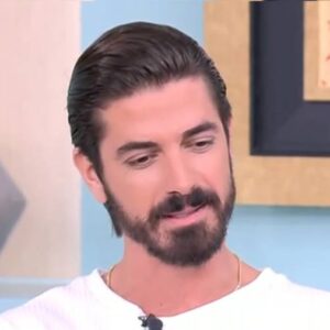 Ο καταξιωμένος ηθοποιός που μπαίνει στον «Άγιο έρωτα» και υποδύεται τον «πατέρα» του Γκοτσόπουλου