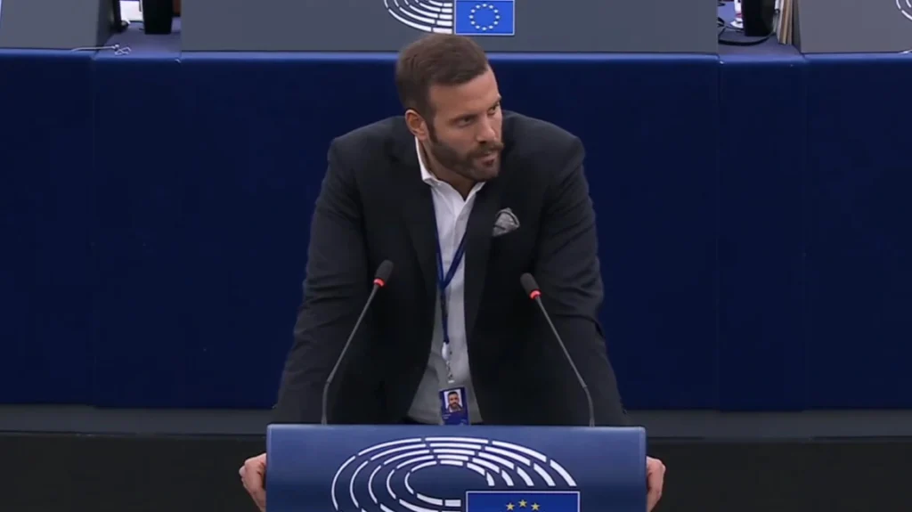 Προκλητική ανάρτηση με υπονοούμενα του Νίκου Παππά για τον ξυλοδαρμό του δημοσιογράφου – Αντέδρασα λάθος, δεν θα αναλύσω σε ποια κατάσταση ήταν ο δημοσιογράφος