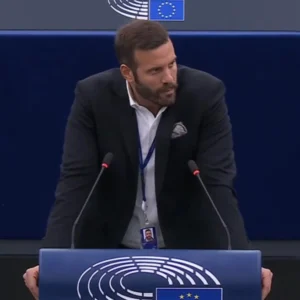 Προκλητική ανάρτηση με υπονοούμενα του Νίκου Παππά για τον ξυλοδαρμό του δημοσιογράφου – Αντέδρασα λάθος, δεν θα αναλύσω σε ποια κατάσταση ήταν ο δημοσιογράφος