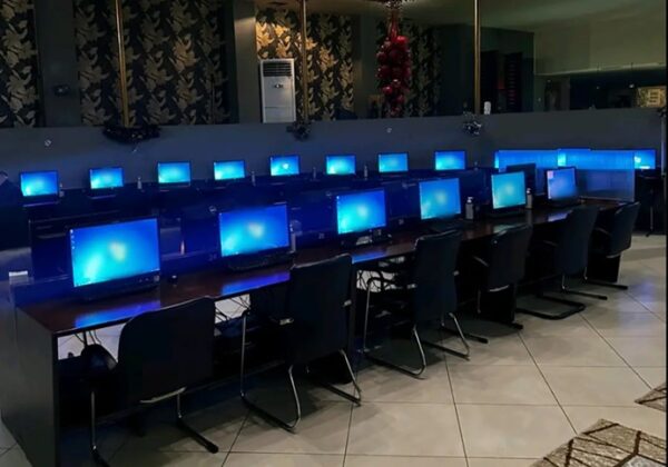 Στο πόδι η ΕΛ.ΑΣ. για τον παράνομο τζόγο των εορτών – Λουκέτο σε δύο παράνομα μίνι καζίνο σε Κερατσίνι και Θεσσαλονίκη – Βαριές «καμπάνες» στους παραβάτες