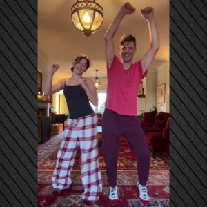 Ο Σάκης Ρουβάς χορεύει με την κόρη του: Είστε ίδιοι με την Αριάδνη, του γράφουν – Βίντεο