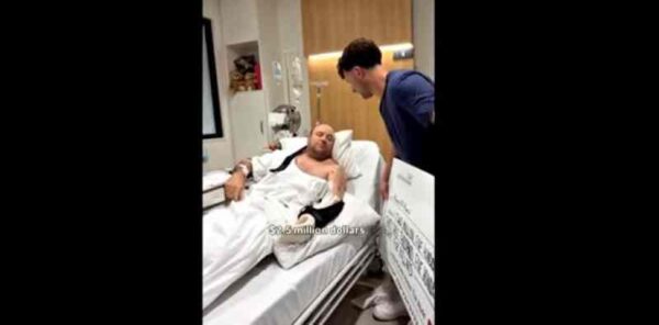 Αυστραλία: Έδωσαν 2,5 εκατ. δολάρια στον ήρωα που αφόπλισε τον τρομοκράτη στο Σίδνεϊ, «το αξίζω;» ρώτησε συγκινημένος