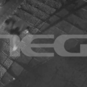 «Σβήσε το όχημα,  κάτω,  τα χέρια στο ταμπλώ» – Καρέ –καρέ η επεισοδιακή σύλληψη του 16χρονου γιού του Μιχάλη Κατρίνη μετά από καταδίωξη στο Χαλάνδρι (βίντεο)