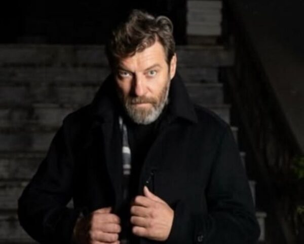 Γιάννης Στάνκογλου: Στολίζει χριστουγεννιάτικο δέντρο μαζί με τα παιδιά του – Βίντεο