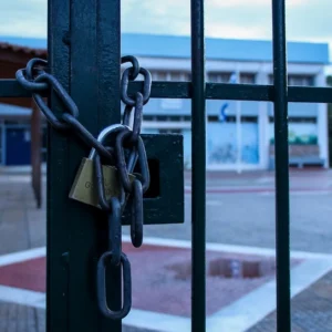 Κακοκαιρία Byron: Κλειστά τα σχολεία στην Αττική και σε όλη τη χώρα – Δείτε αναλυτικά – Προβλήματα από τα έντονα φαινόμενα